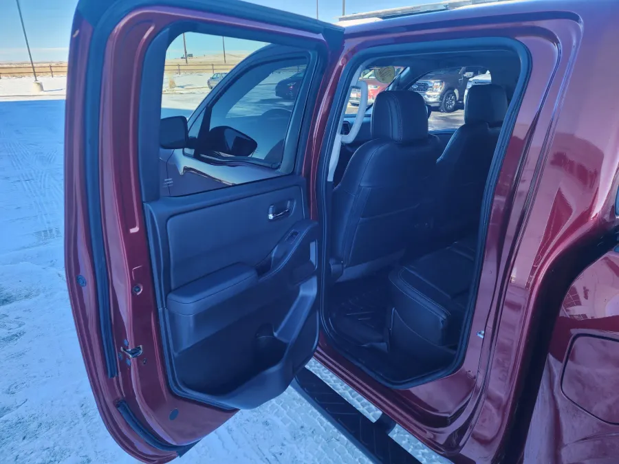 2022 Nissan Frontier SV | Photo 13 of 25