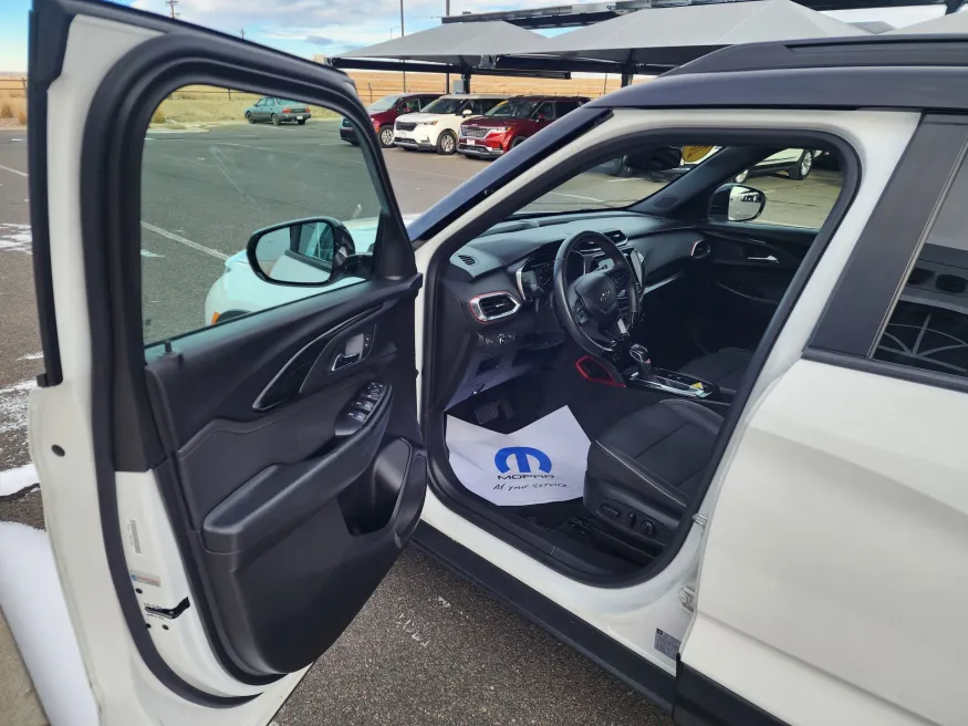 2021 Chevrolet Trailblazer RS | Photo 8 of 23