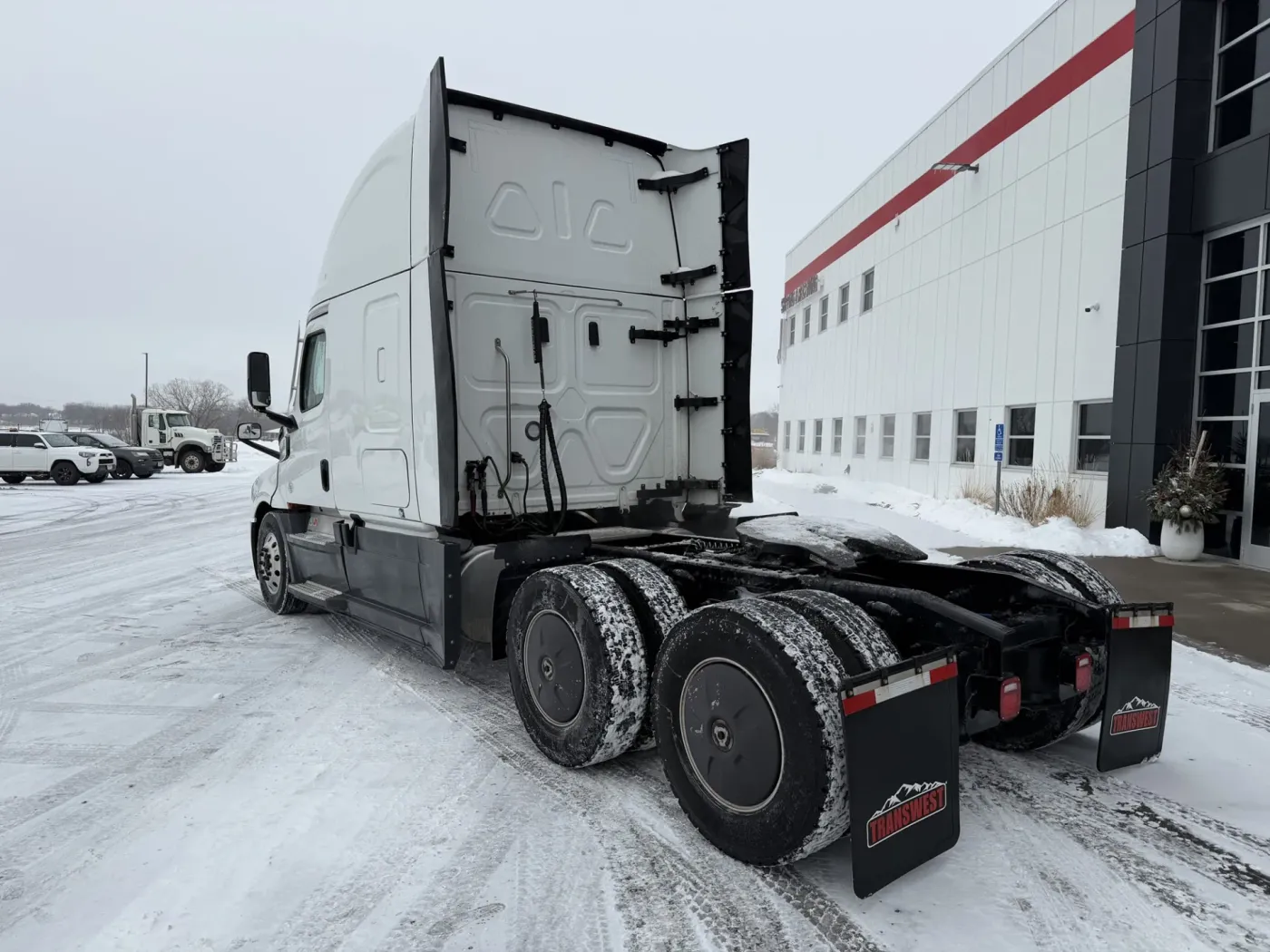 2024 Freightliner Cascadia | Photo 4 of 9