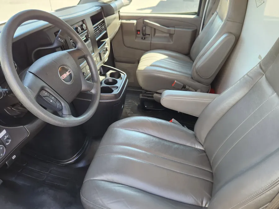 2022 GMC Savana Commercial Cutaway CUTWAY | Photo 6 of 20