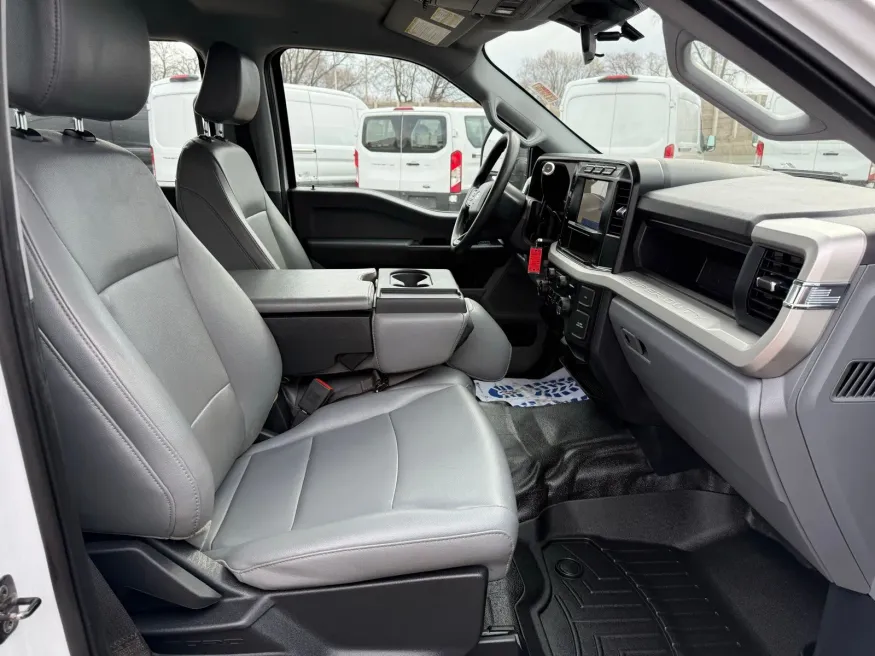 2024 Ford Super Duty F-250 XL | Photo 7 of 20