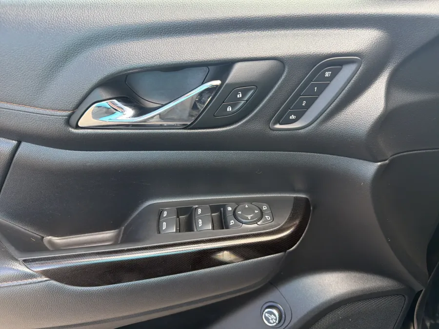 2023 GMC Acadia AT4 | Photo 17 of 25