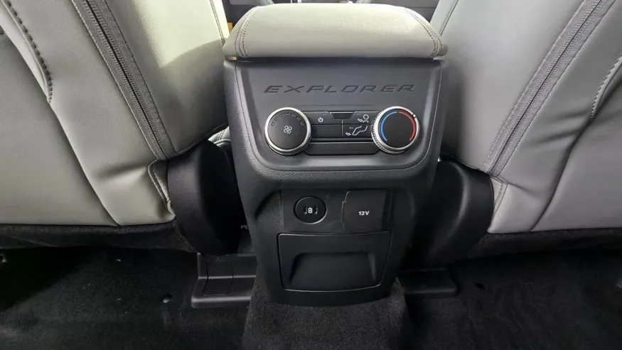2026 Ford Explorer | Photo 31 of 32