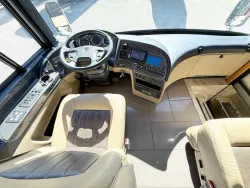 2013 Newmar King Aire 4584 | Thumbnail Photo 7 of 33
