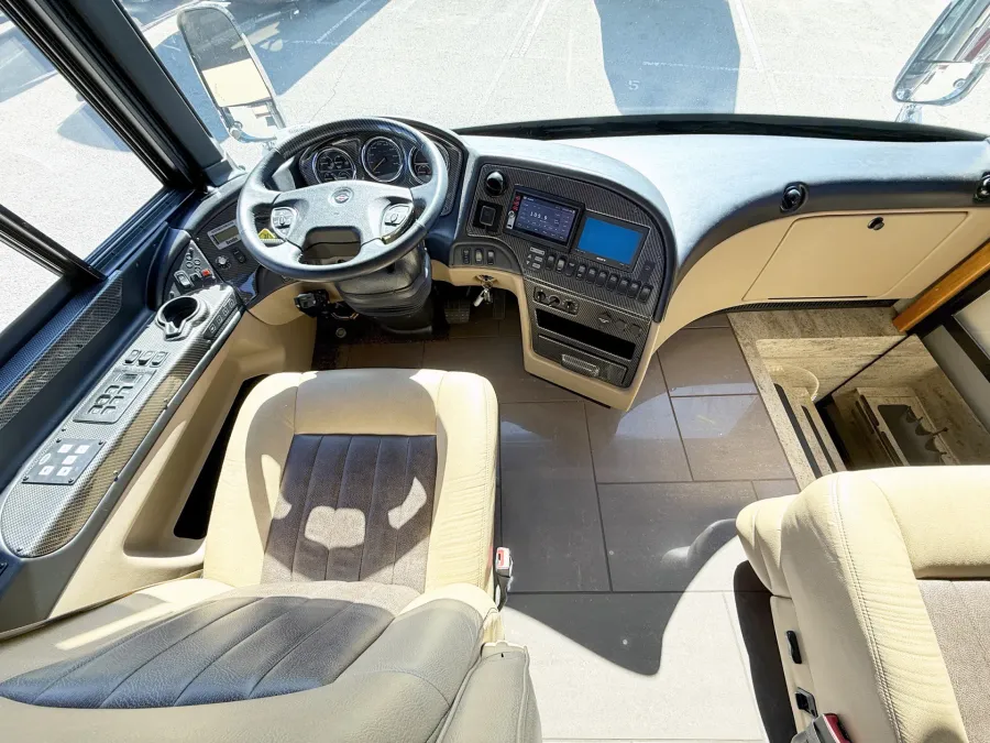2013 Newmar King Aire 4584 | Photo 7 of 33
