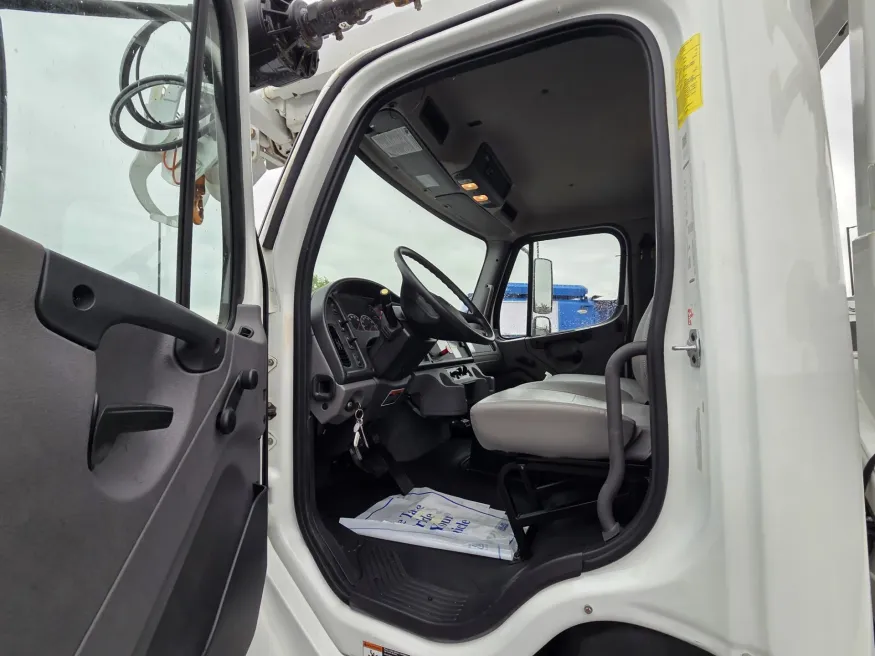 2022 Freightliner M2 106 | Photo 30 of 36