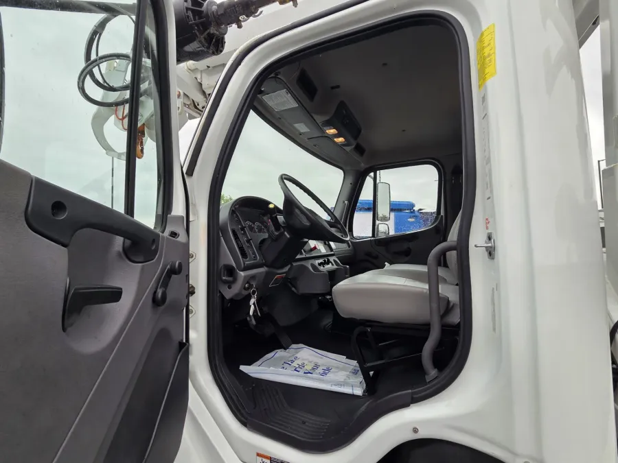2022 Freightliner M2 106 | Photo 30 of 36
