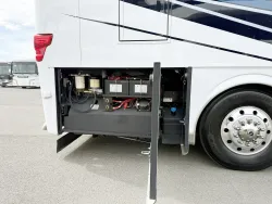 2023 Newmar Essex 4551 | Thumbnail Photo 31 of 34