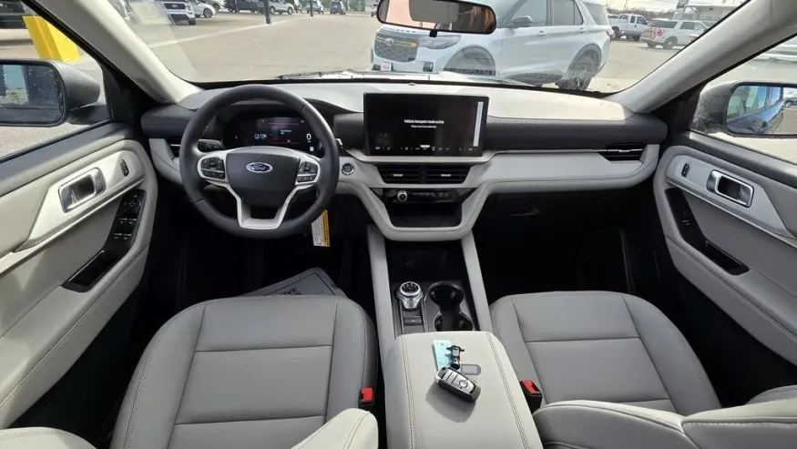 2026 Ford Explorer | Photo 28 of 32