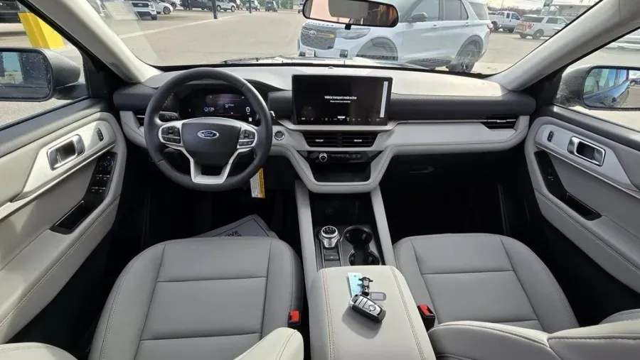 2026 Ford Explorer | Photo 28 of 32