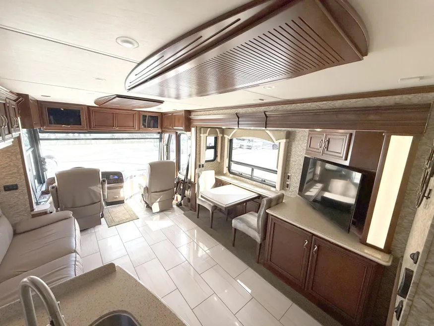 2015 Newmar Ventana 3436 | Photo 6 of 19
