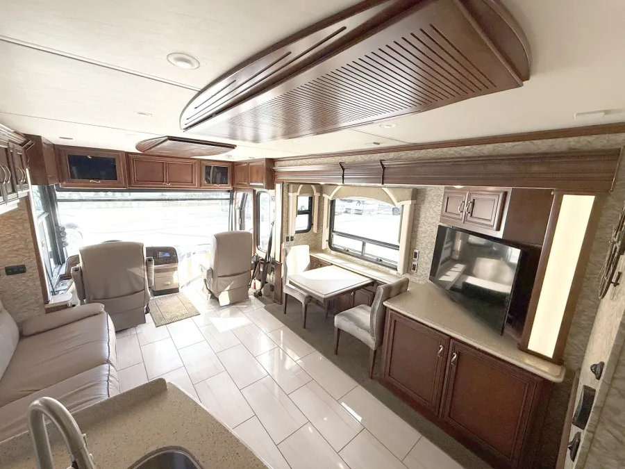2015 Newmar Ventana 3436 | Photo 6 of 19