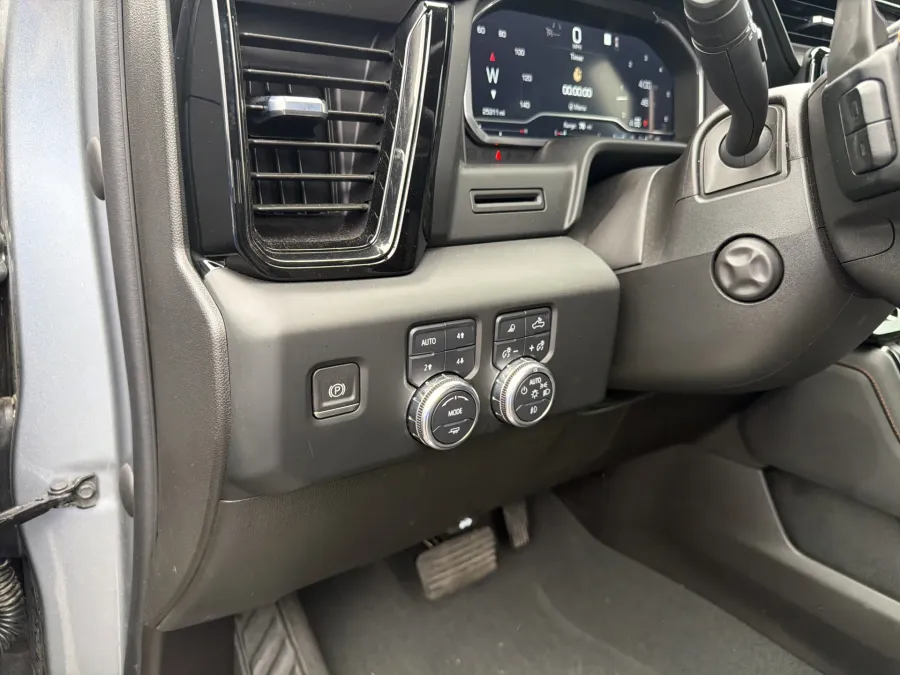 2023 GMC Sierra 1500 AT4 | Photo 12 of 20
