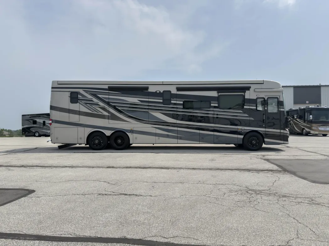 2026 Newmar London Aire 4551 