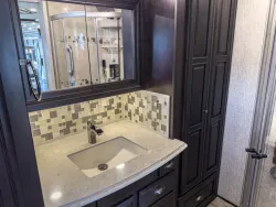 2020 Newmar Dutch Star 3709 | Thumbnail Photo 24 of 27