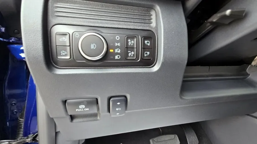 2026 Ford Super Duty F-350 | Photo 17 of 36