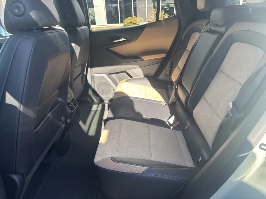 2026 Chevrolet Equinox AWD ACTIV | Photo 10 of 22