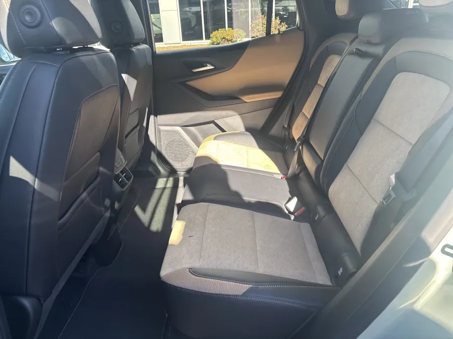 2026 Chevrolet Equinox AWD ACTIV | Photo 10 of 22