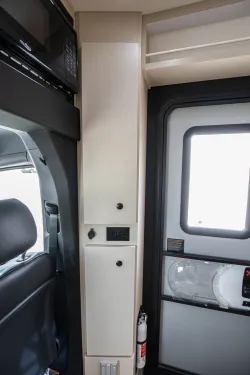 2026 Pleasure-way Plateau XLTW | Thumbnail Photo 13 of 24