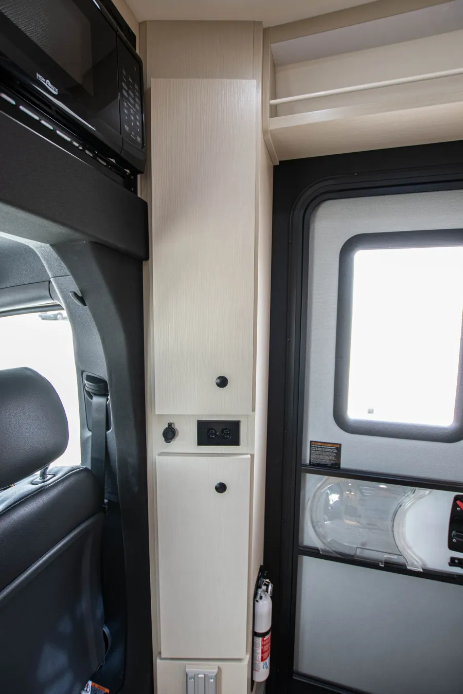 2026 Pleasure-way Plateau XLTW | Photo 13 of 24