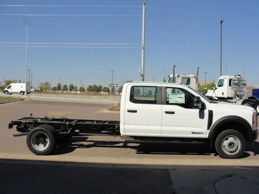 2026 Ford Super Duty F-550 XL | Photo 3 of 16