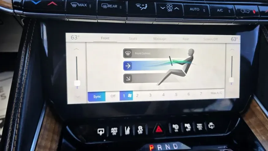 2022 Jeep Grand Wagoneer | Photo 28 of 45