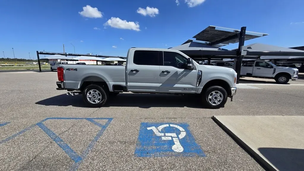 2025 Ford Super Duty F-250 | Photo 4 of 26