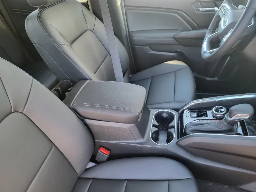 2026 GMC Canyon 4WD Elevation | Photo 12 of 26