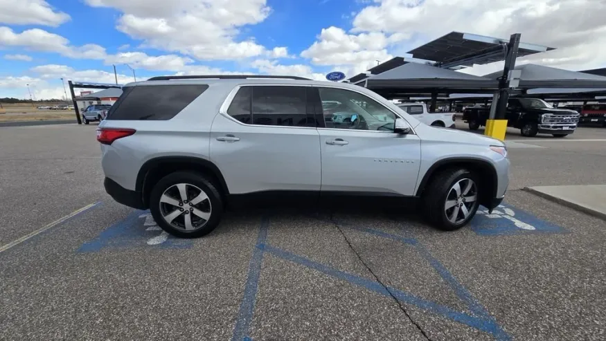 2019 Chevrolet Traverse | Photo 4 of 31
