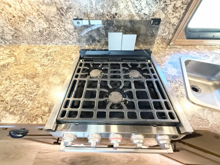 2022 Lakota Bighorn 6HLQ | Photo 9 of 26