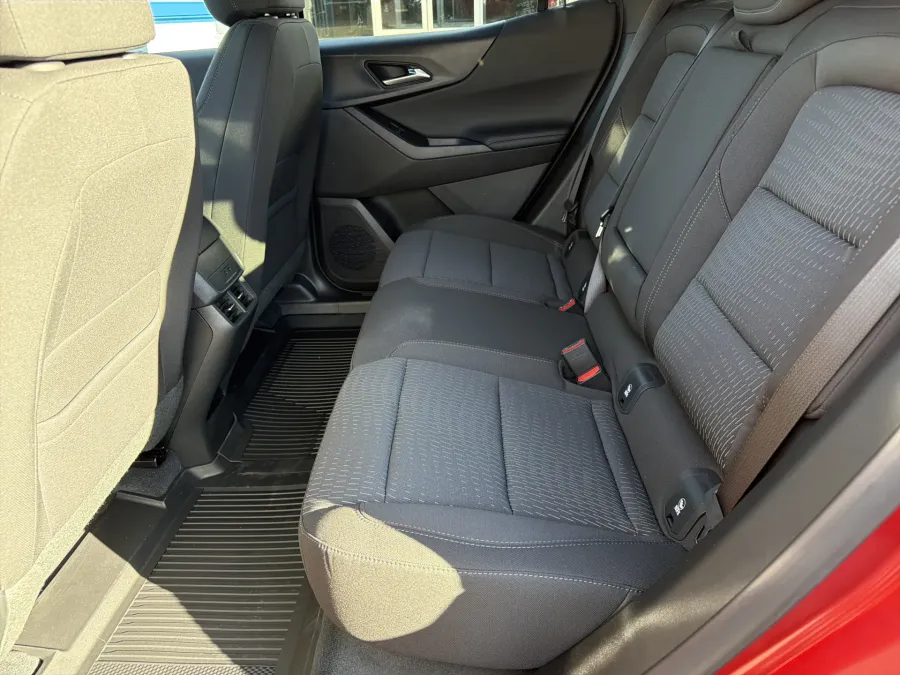 2026 Chevrolet Equinox AWD LT | Photo 9 of 18