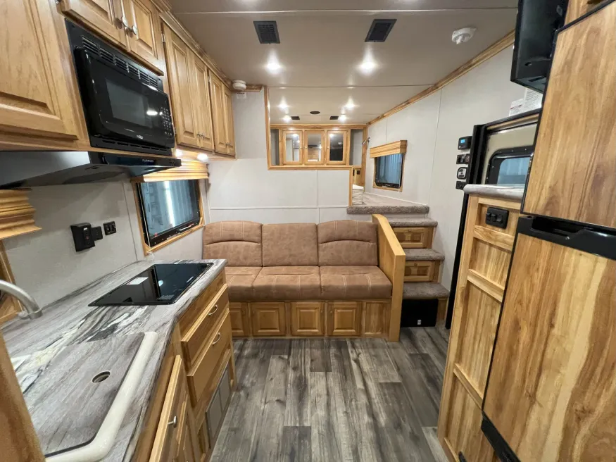 2023 Sundowner Krawler 2286 KM | Photo 3 of 25