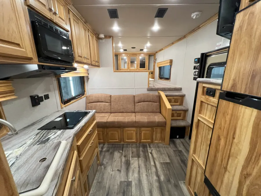 2023 Sundowner Krawler 2286 KM | Photo 3 of 25