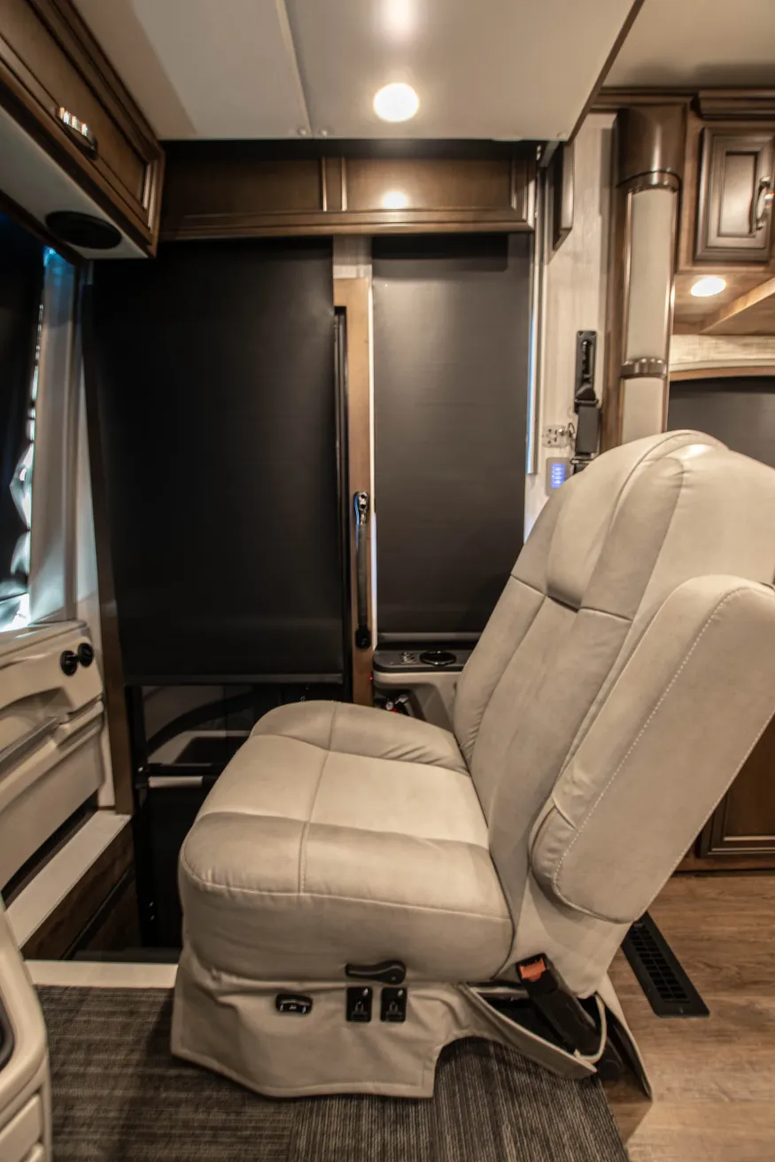 2024 Newmar Kountry Star 3709 | Photo 10 of 25