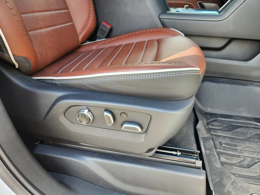 2025 GMC Sierra 3500HD Denali Ultimate | Photo 18 of 29