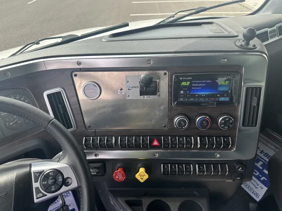 2027 Western Star 47X | Photo 11 of 15