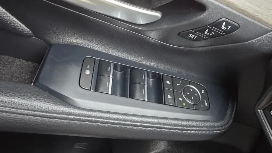 2024 Toyota Grand Highlander | Photo 12 of 33