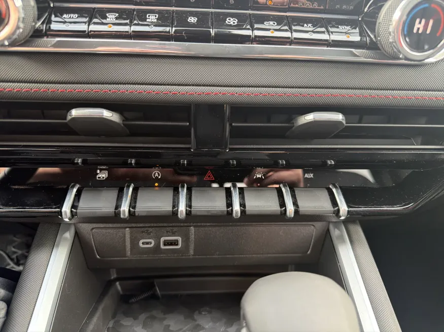 2026 Chevrolet Colorado 4WD Z71 | Photo 16 of 19