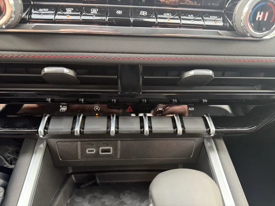 2026 Chevrolet Colorado 4WD Z71 | Photo 16 of 19