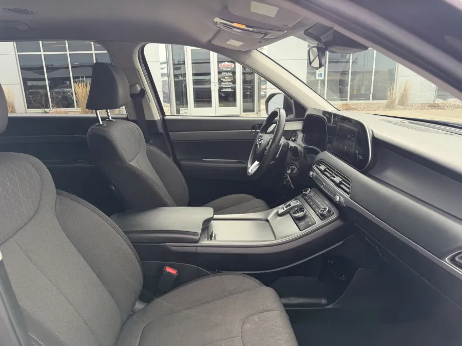 2020 Hyundai Palisade SE | Photo 12 of 18