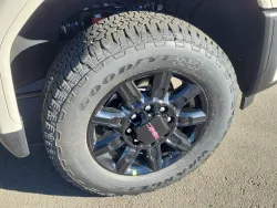 2026 GMC Sierra 2500HD AT4 | Thumbnail Photo 6 of 23