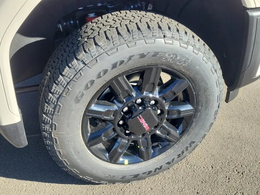 2026 GMC Sierra 2500HD AT4 | Photo 6 of 23