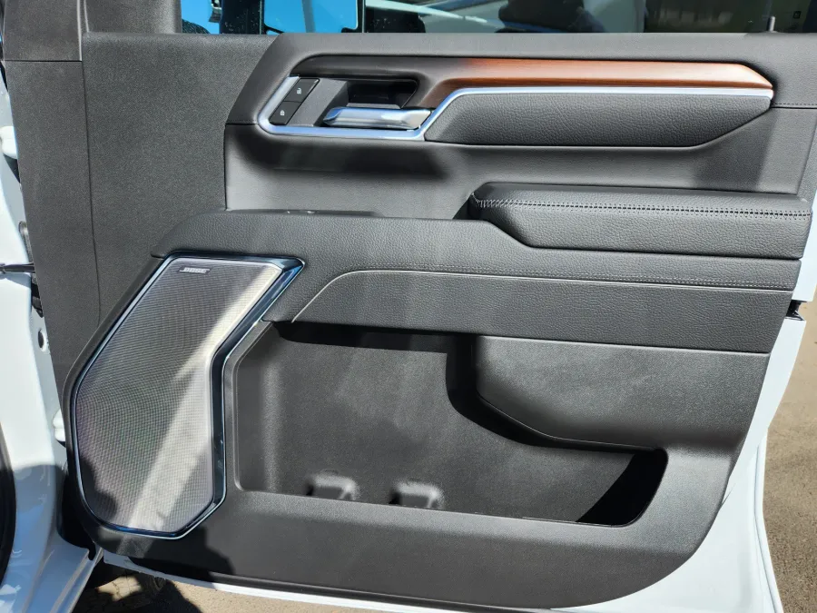 2026 GMC Sierra 2500HD Denali | Photo 16 of 31