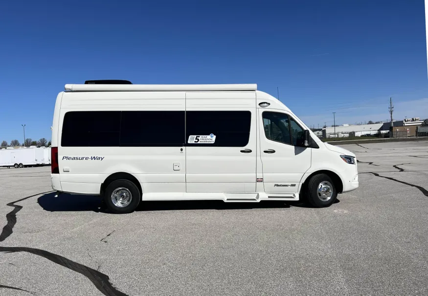 2026 Pleasure-way Plateau RB | Photo 1 of 28