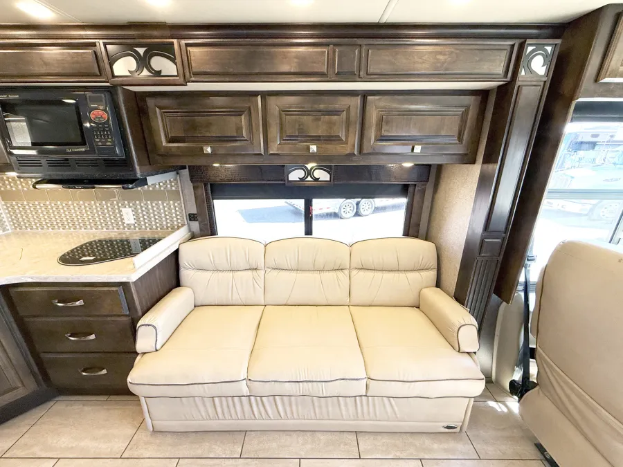 2017 Tiffin Allegro Breeze 32BR | Photo 7 of 27