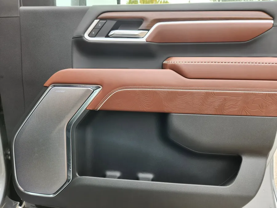 2026 GMC Sierra 3500HD Denali Ultimate | Photo 16 of 31