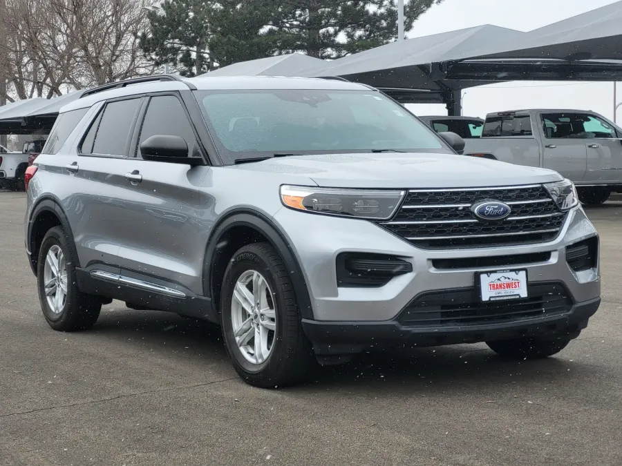 2023 Ford Explorer XLT | Photo 2 of 32