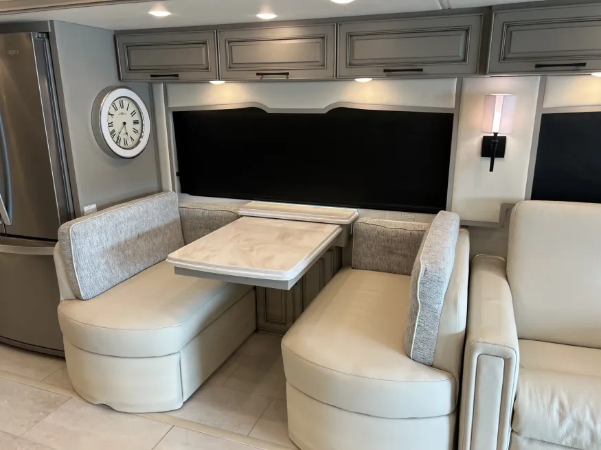 2026 Newmar London Aire 4551 | Photo 8 of 19