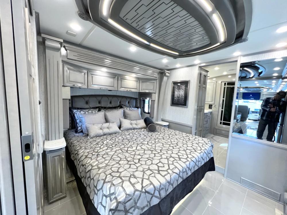 2023 Newmar London Aire 4521 | Photo 21 of 48