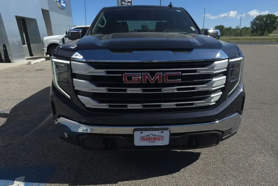 2024 GMC Sierra 1500 | Photo 2 of 29